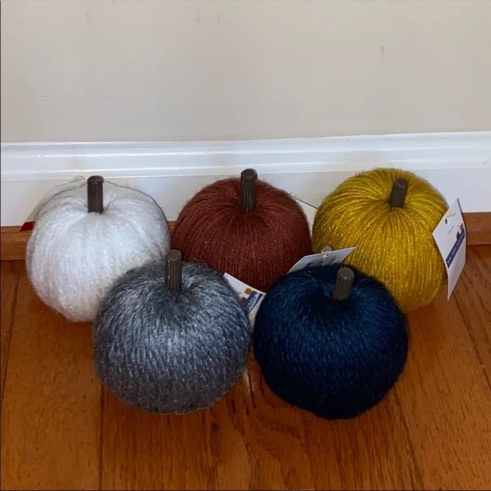 Mini Yarn Pumpkin lot 5 fall thanksgiving decor Pumpkins